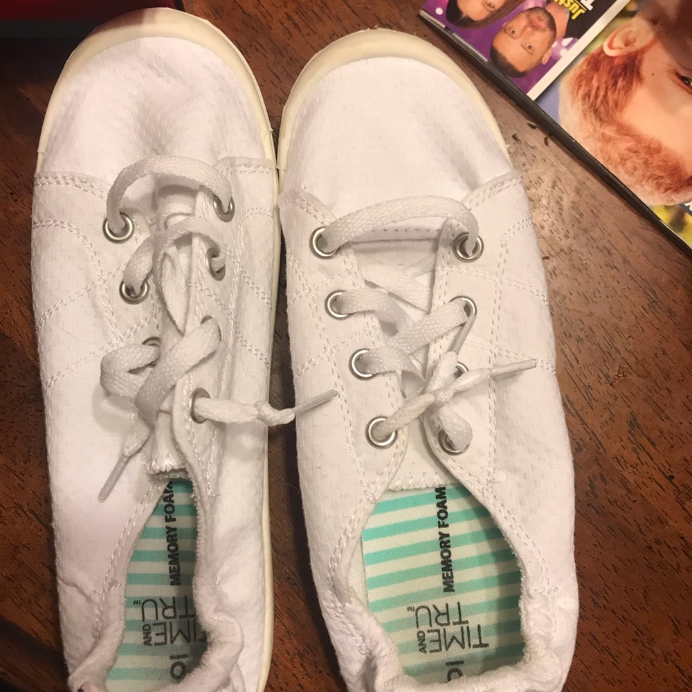 Low top slip on shoes